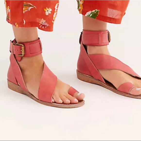 FP Vale Sandal - Picture 2 of 10